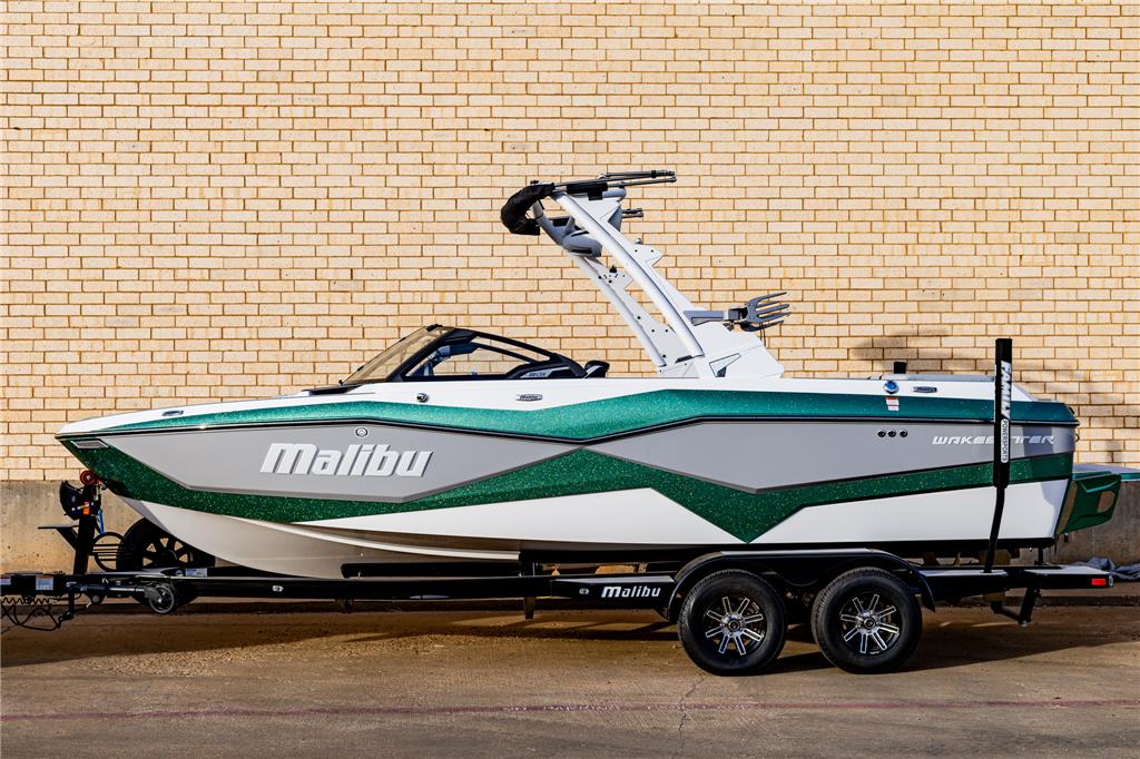 2024 Malibu 22 LSV Icon
