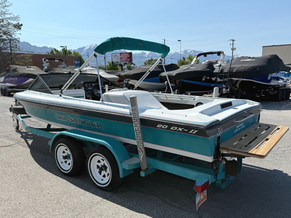 1993 20' Sanger "Skier DX II" Closed Bow