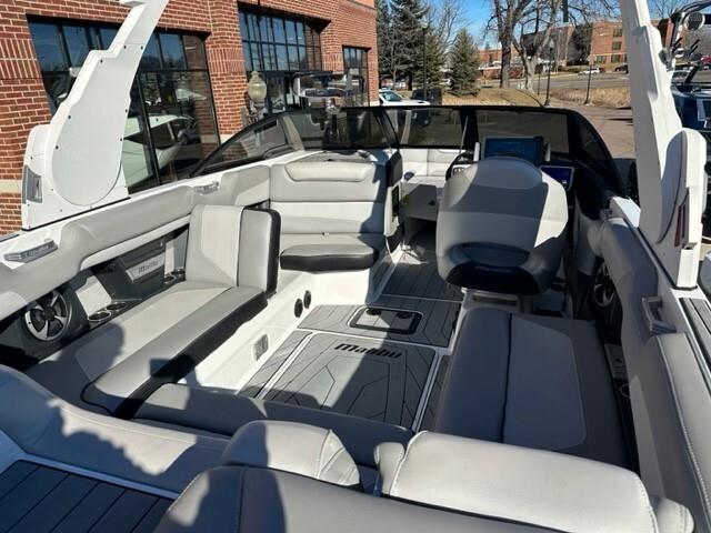 2017 Malibu M235 **Pending Deal**
