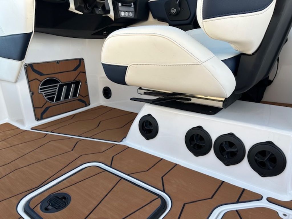 2025 Malibu Boats 24 MXZ