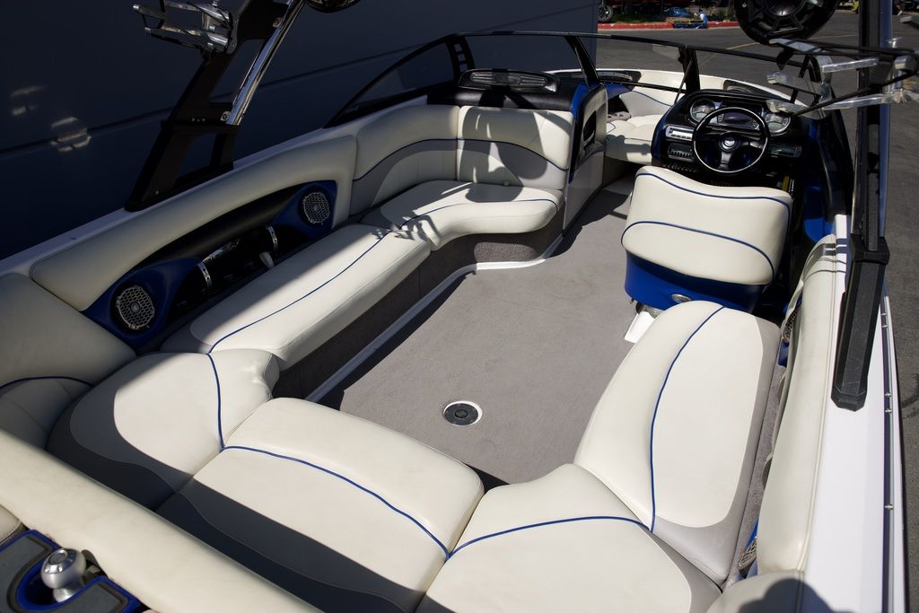 2010 Malibu 23 LSV