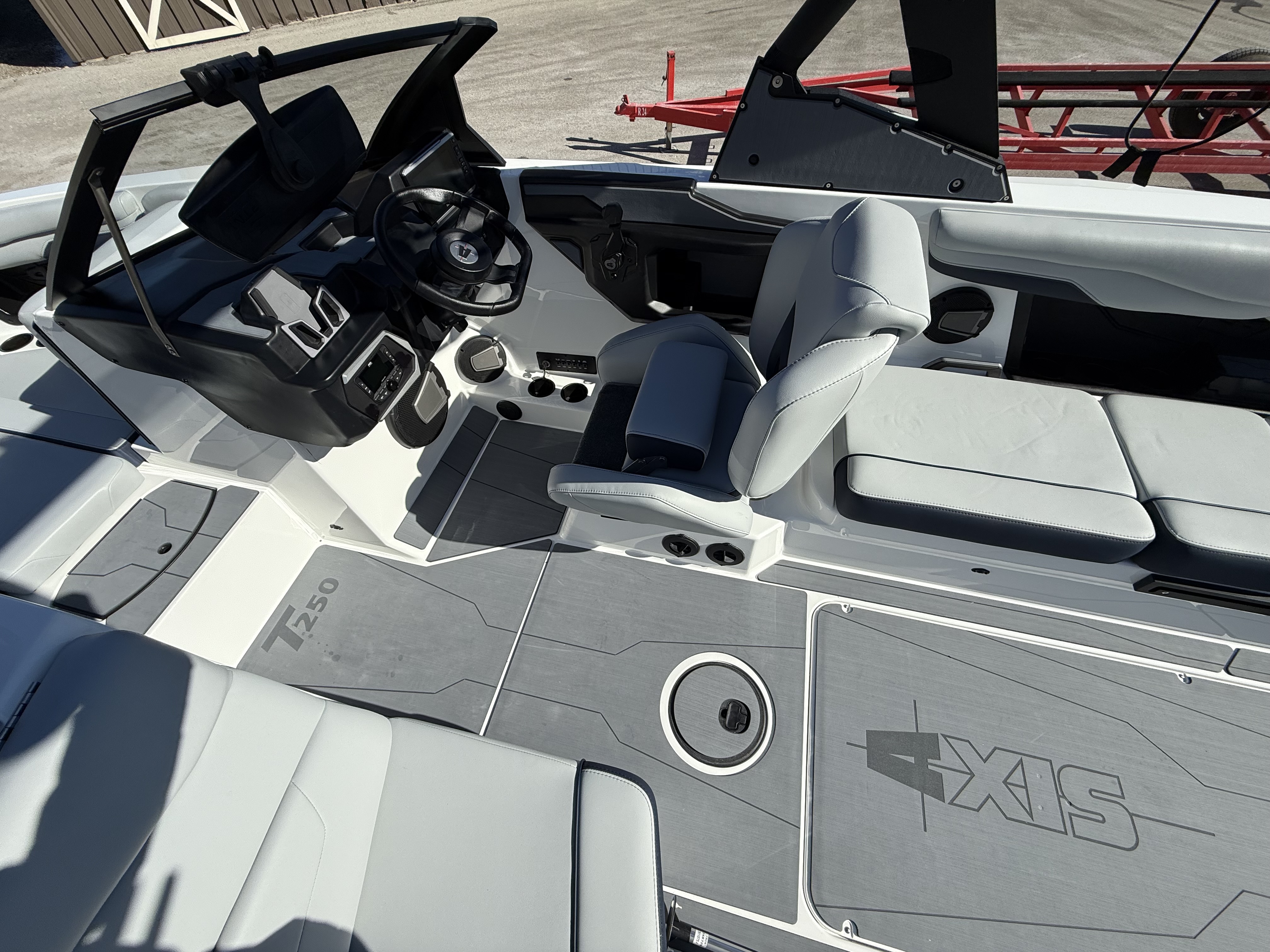 2025 Axis T250