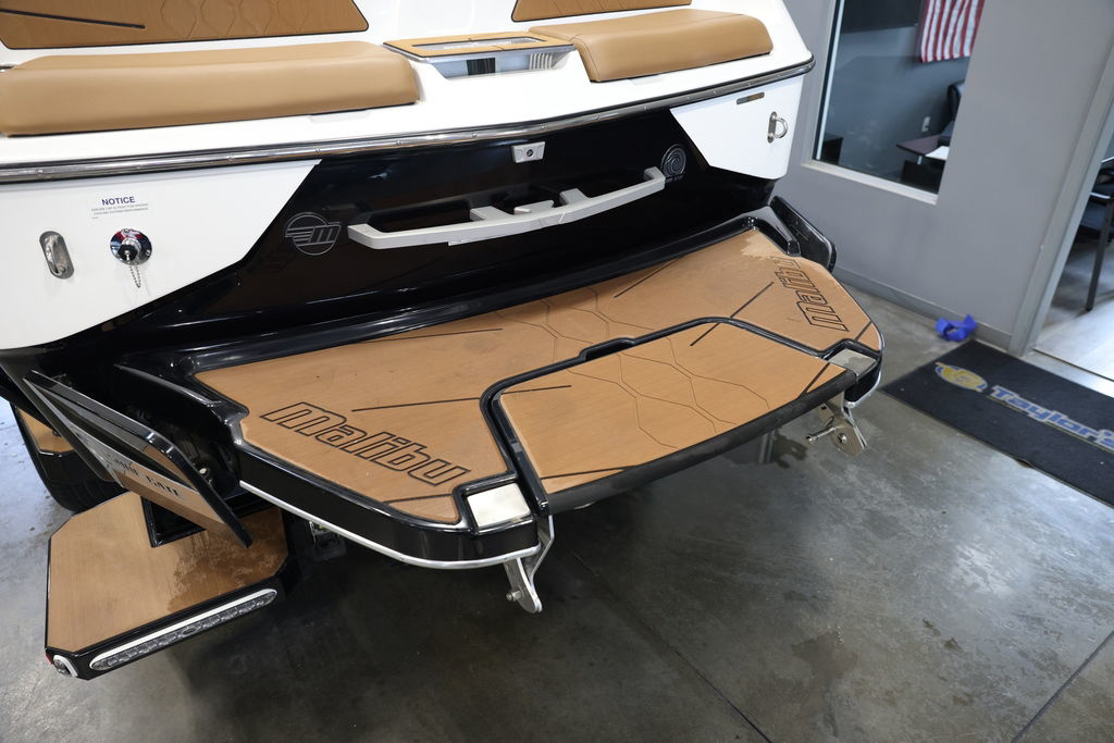 2024 Malibu M220