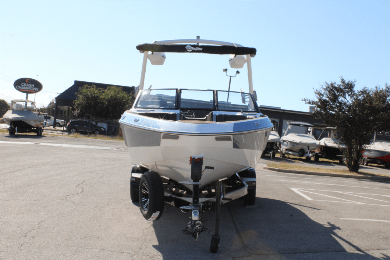 2025 Malibu 23 LSV