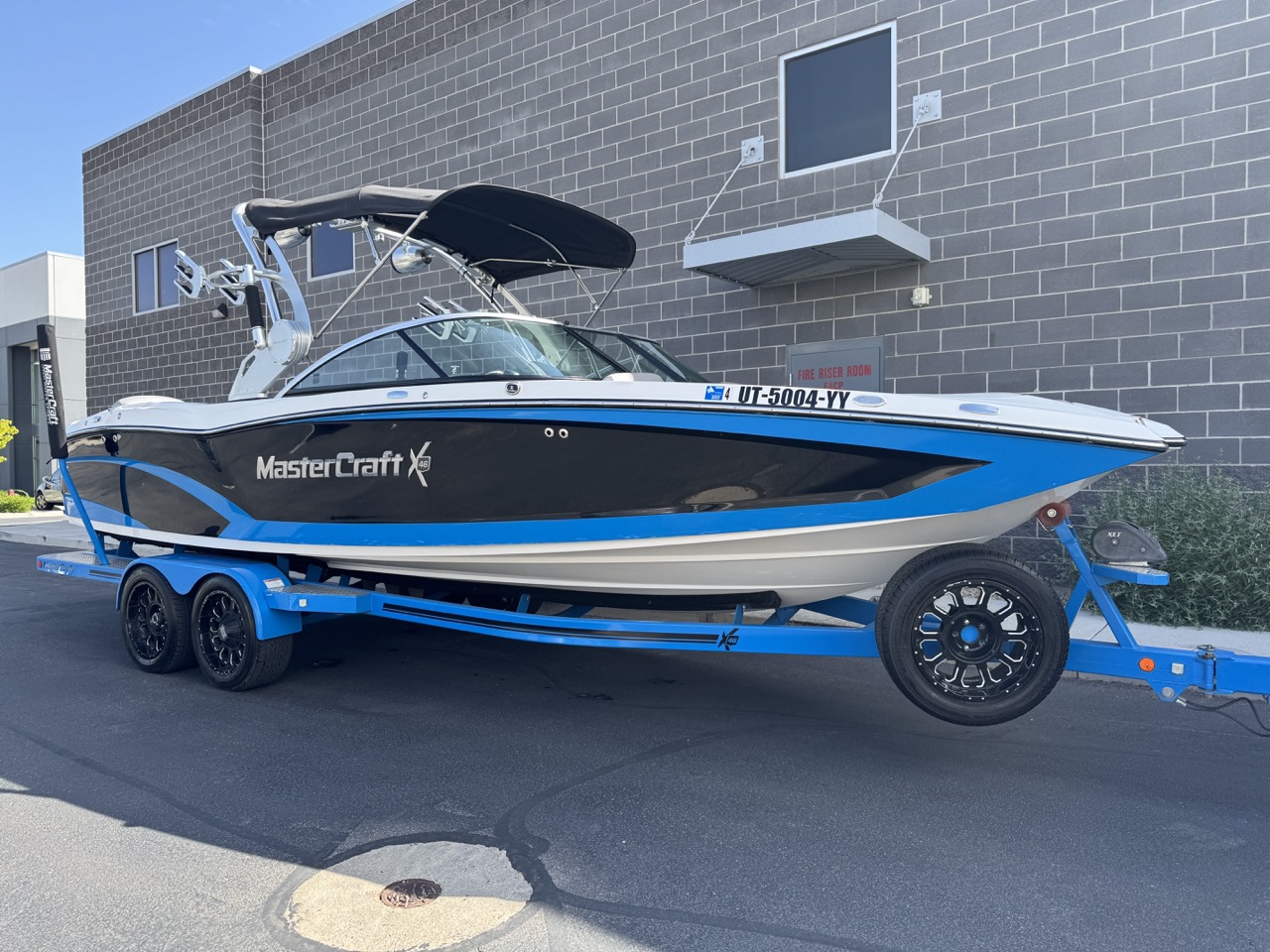 2017 Mastercraft X46 loaded with Big Motor