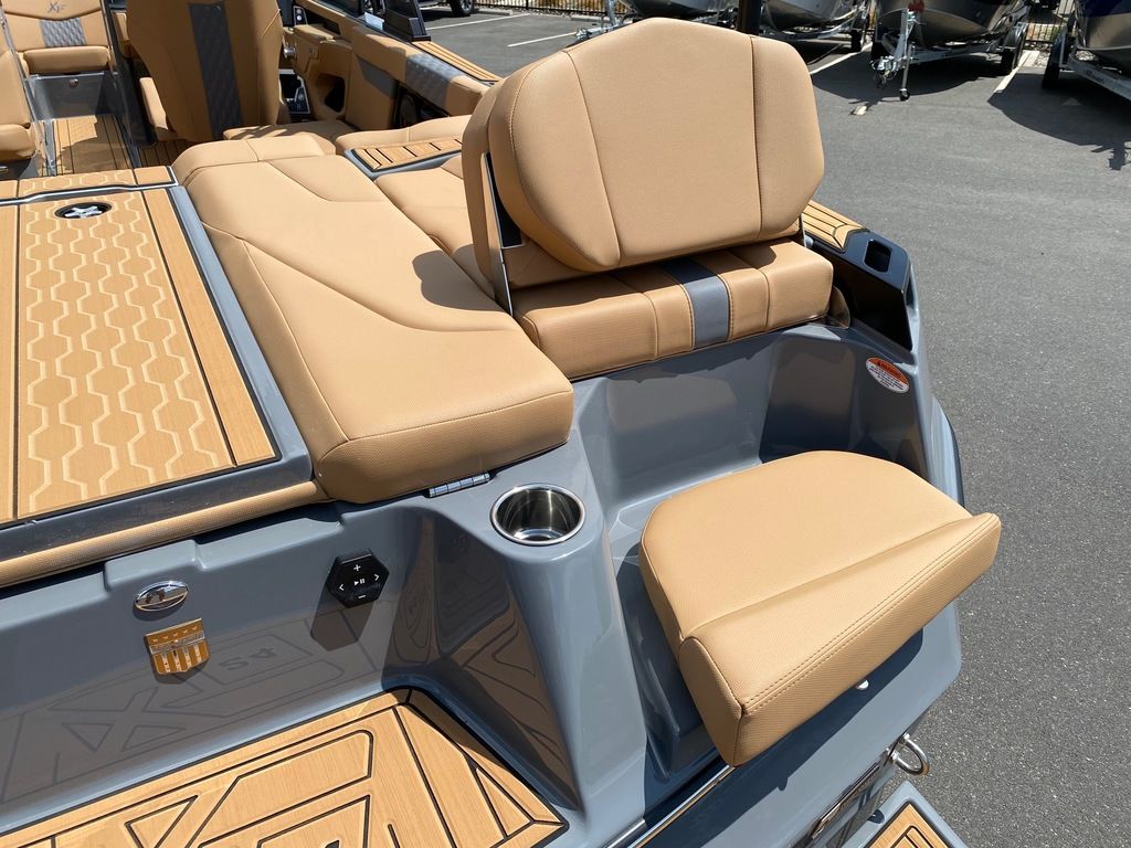 2025 MasterCraft XT24