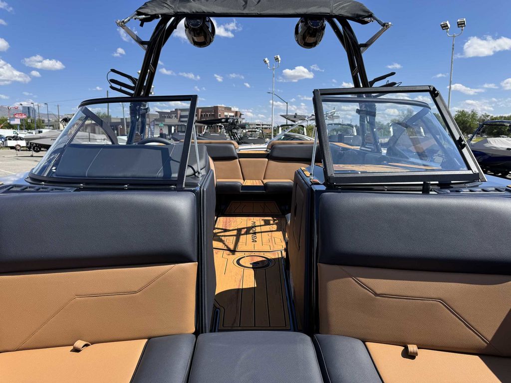 2025 MOOMBA Max