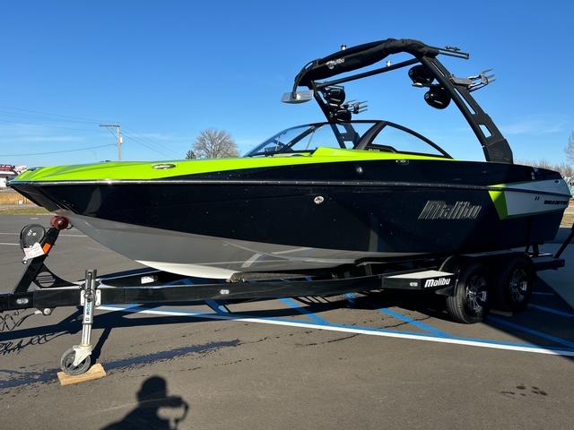 2017 Malibu Wakesetter 22 MXZ *Pending Deal*