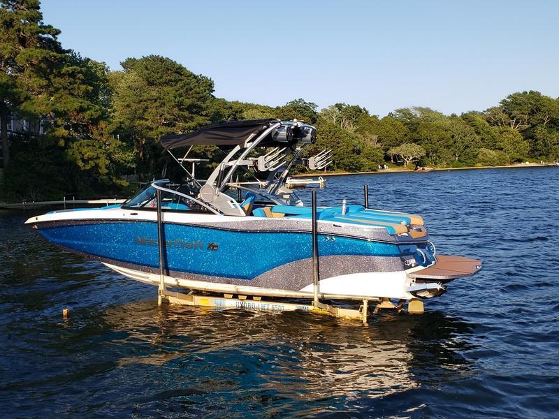 2021 MasterCraft XT22 – Lift kept, super clean