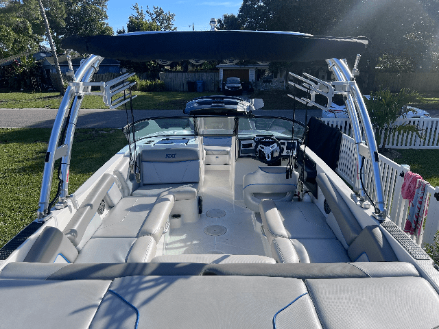 2017 MasterCraft NXT 22 Saltwater Series