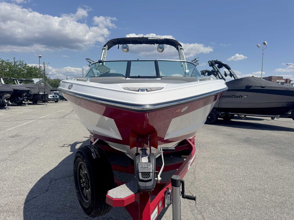 2019 MasterCraft XT21