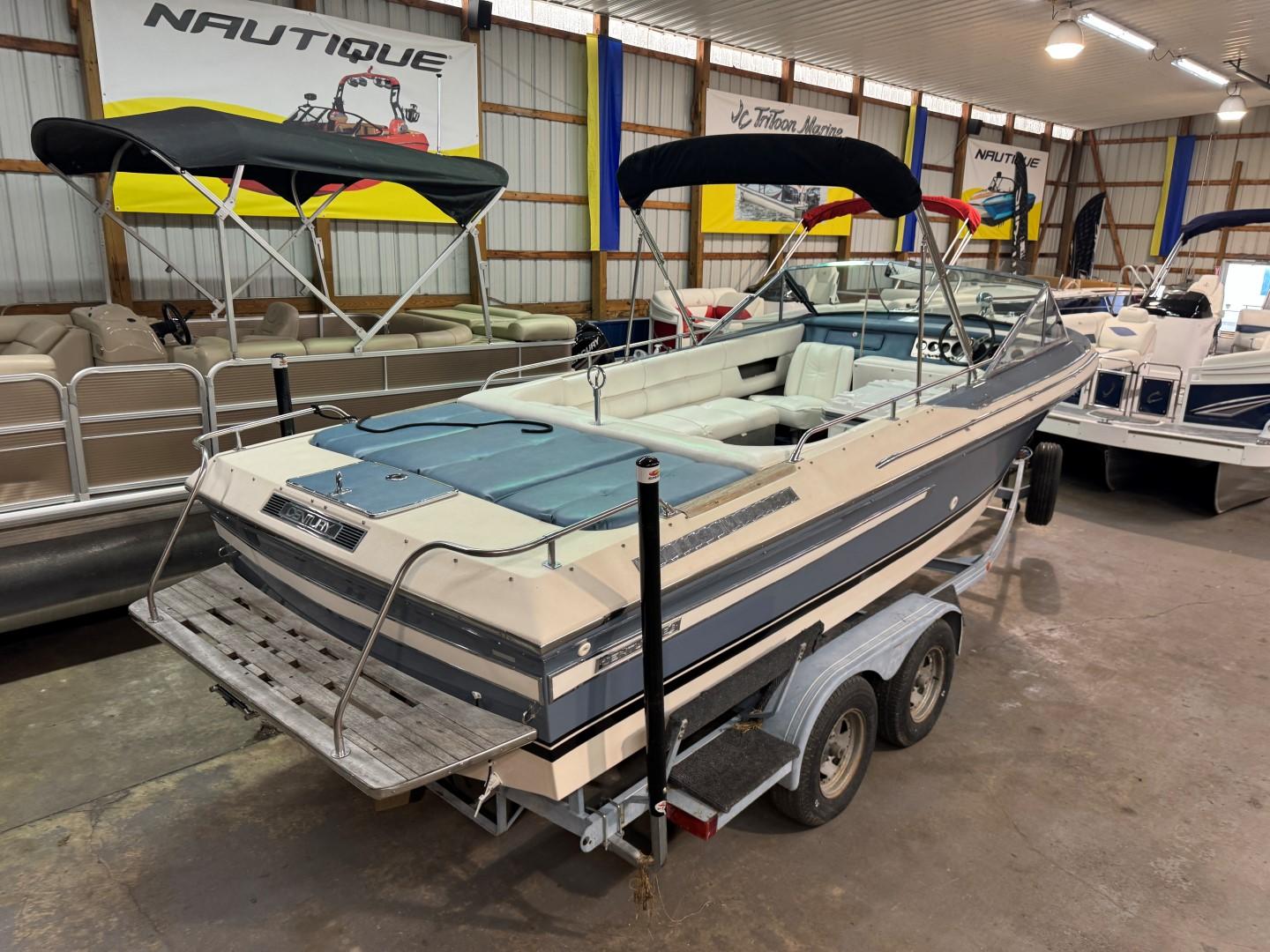 1985 Century Cardel V-drive classic inboard