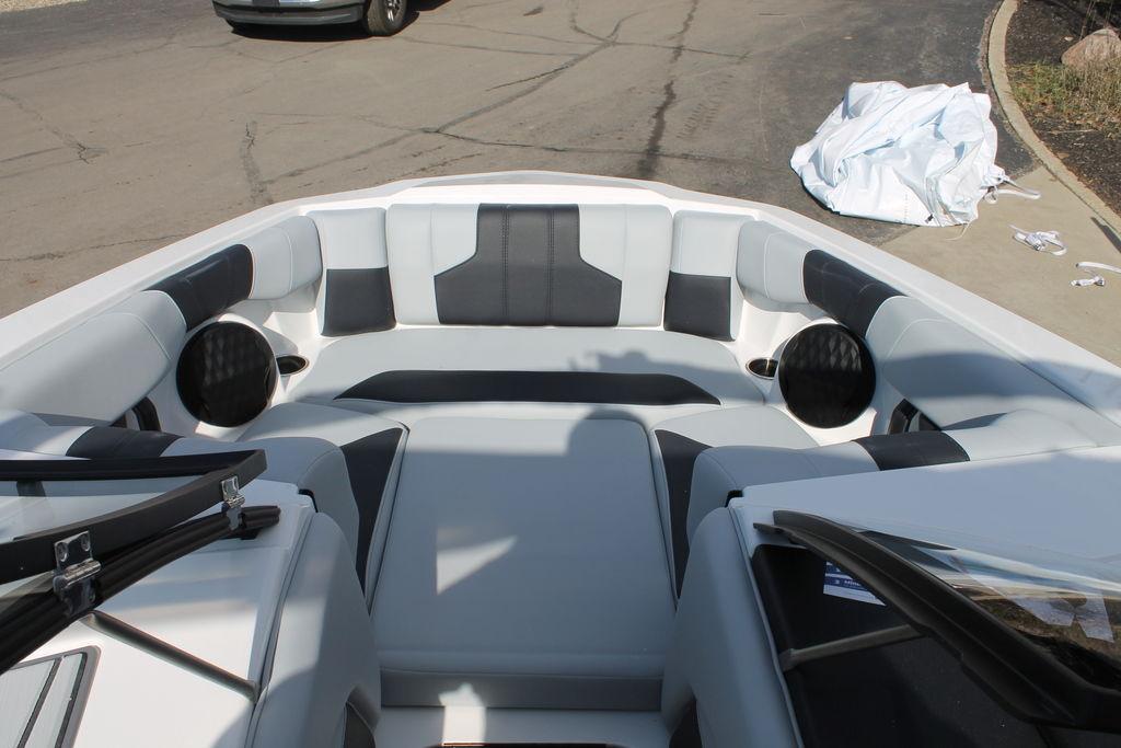 2025 malibu boats 21-LX