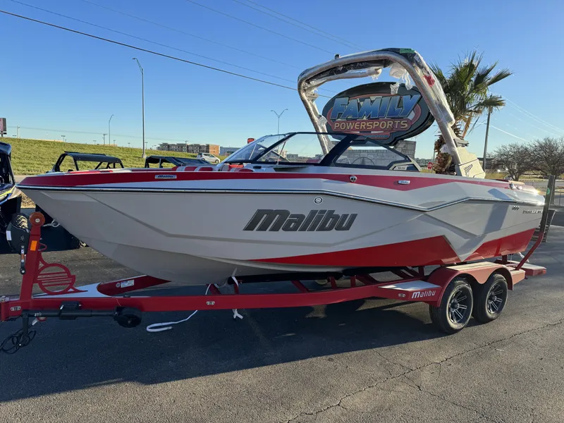 New 2024 Malibu 22 LSV