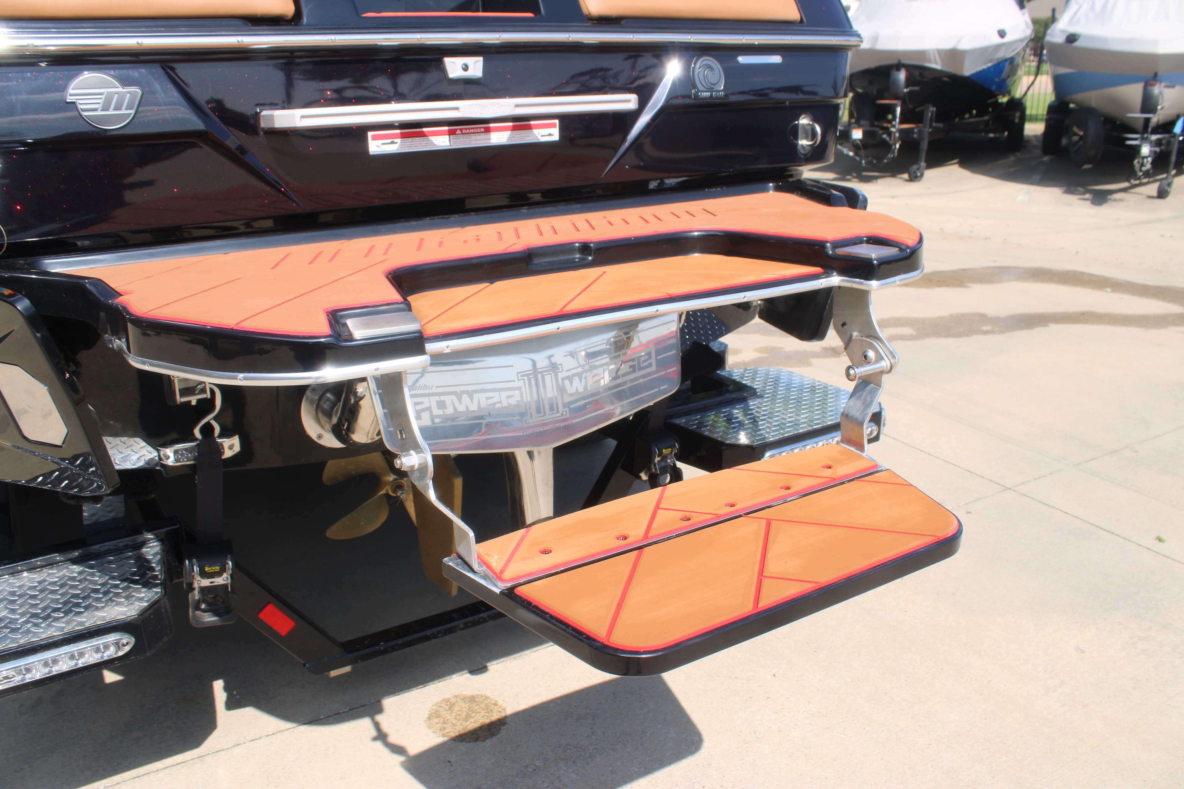 2025 Malibu 23 LSV