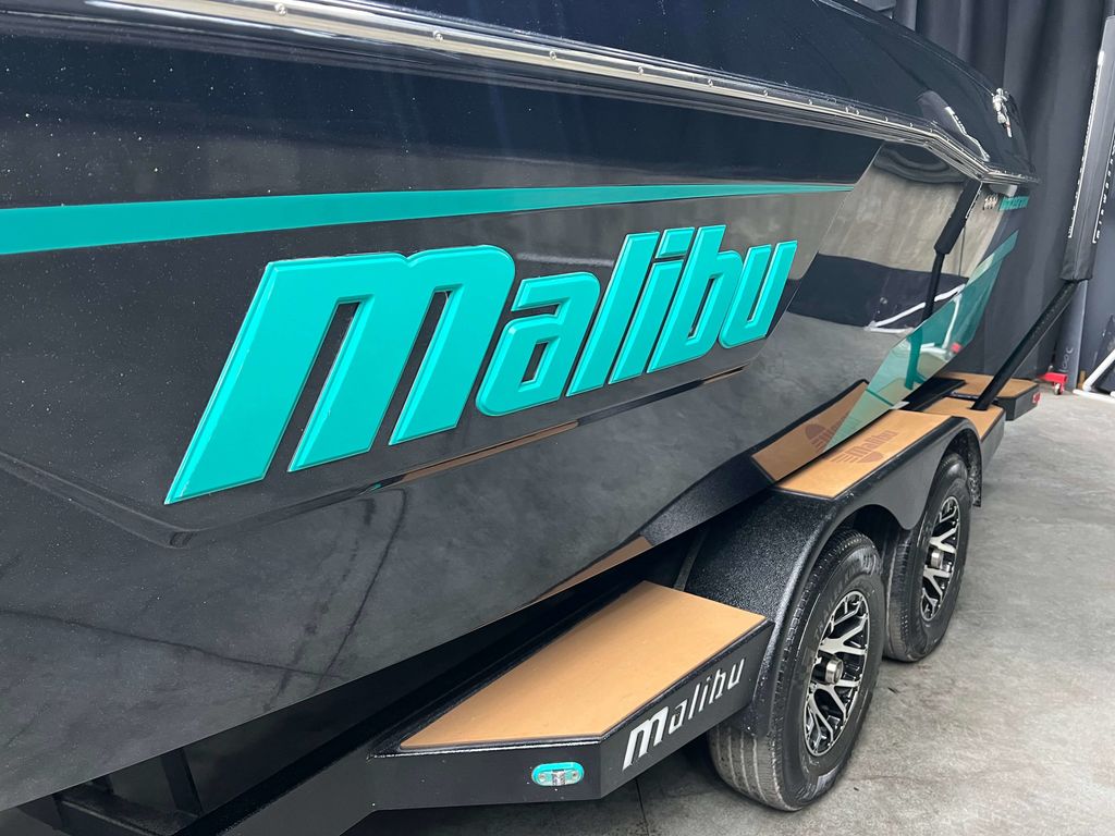 2021 Malibu Boats LSV
