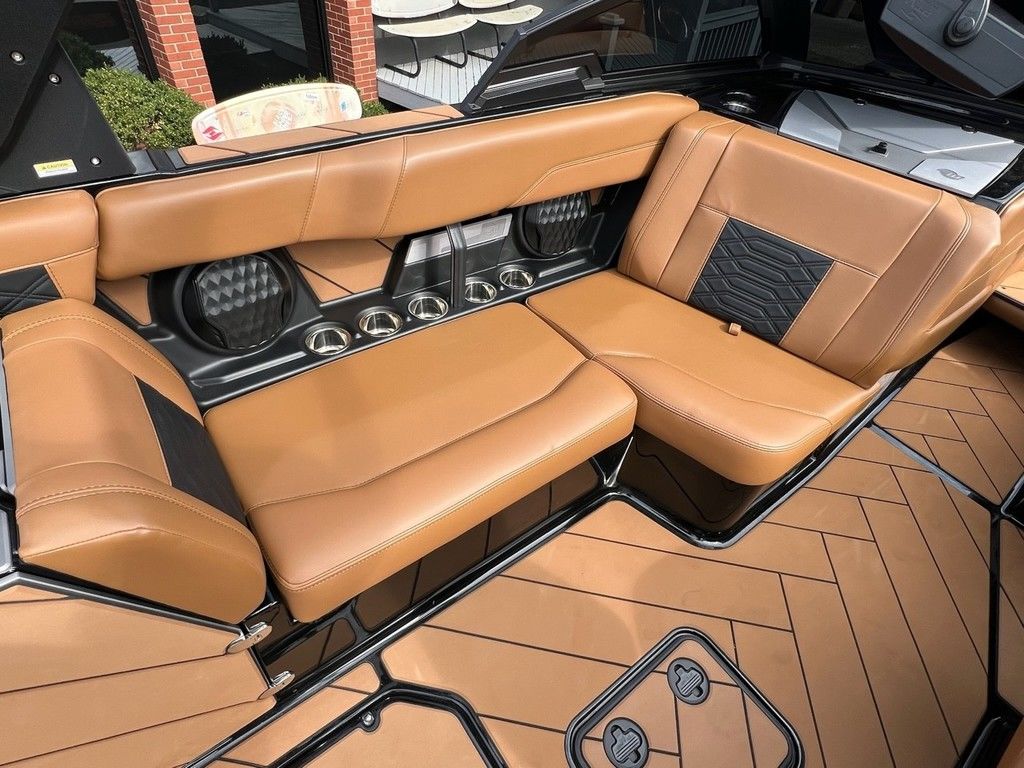 2023 Malibu Boats 26 LSV