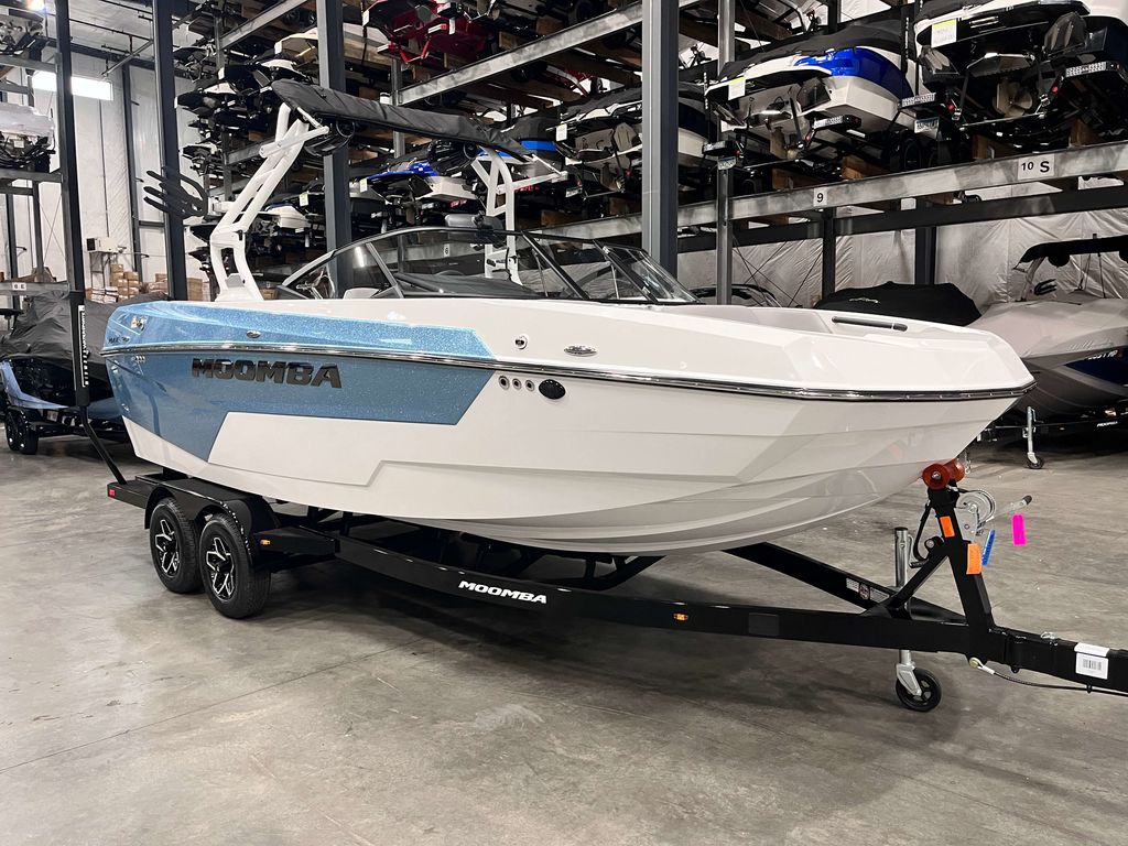 2025 MOOMBA Max