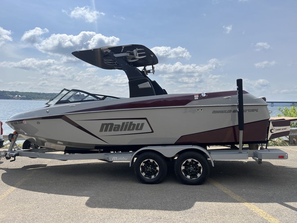 2018 Malibu Boats 23 LSV