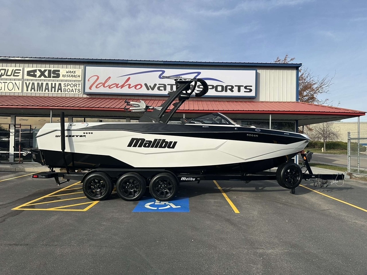 2025 Malibu 25 LSV
