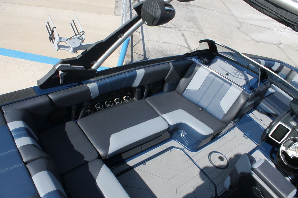 2023 Malibu Boats 21 LX