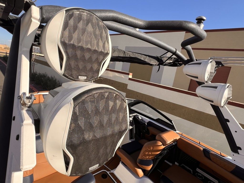 2023 Malibu Boats M220