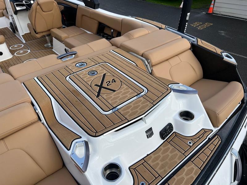 2022 MasterCraft X24