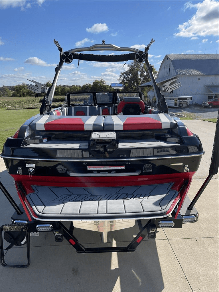 2021 Malibu 21 MLX