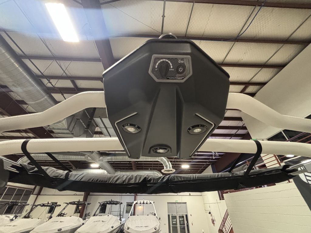 2025 Malibu Boats 23 LSV