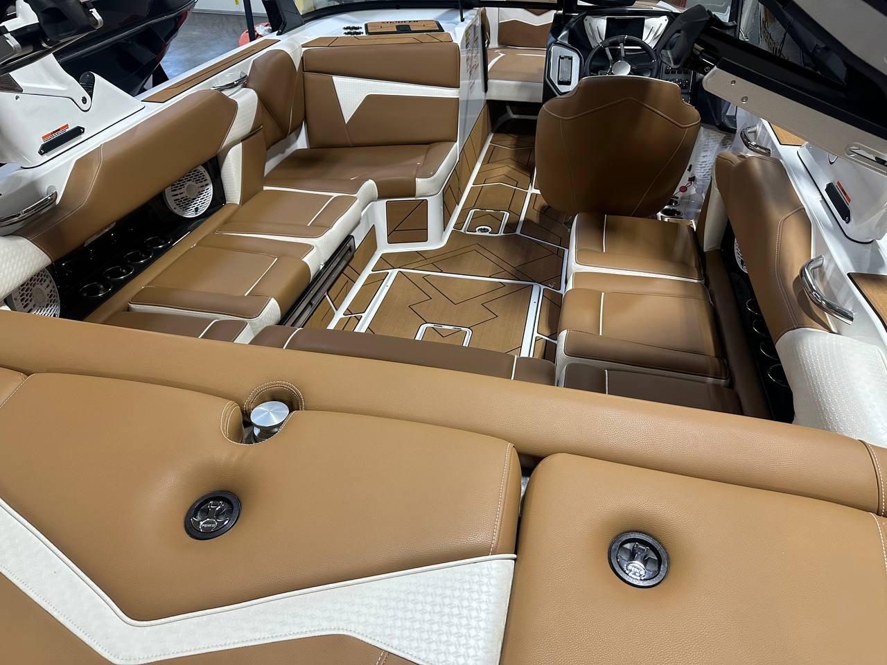2023 Supreme S220 *Cleanest USED LOW HOURS* $708.66/mo OAC 5.99%