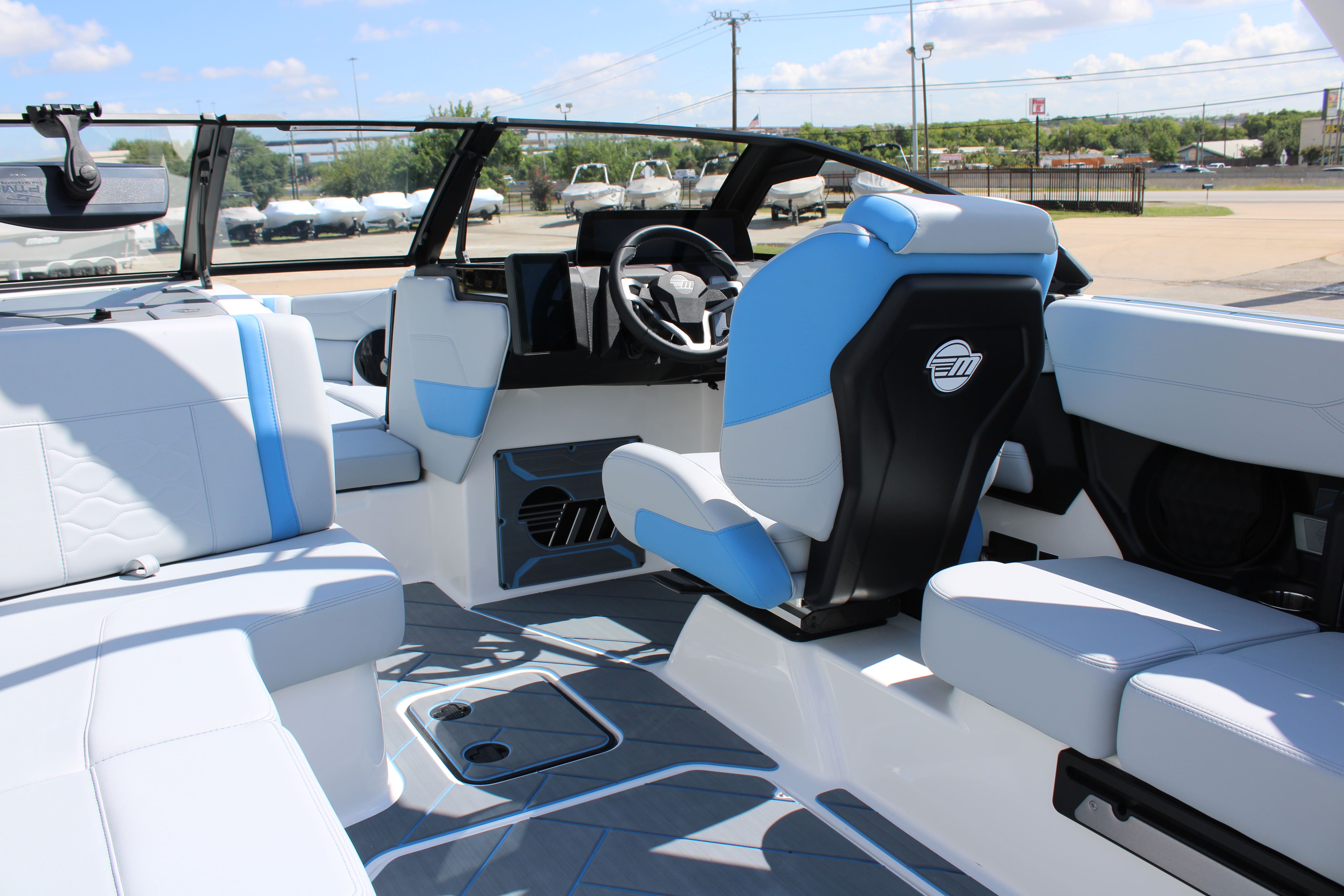 2025 Malibu 23 LSV