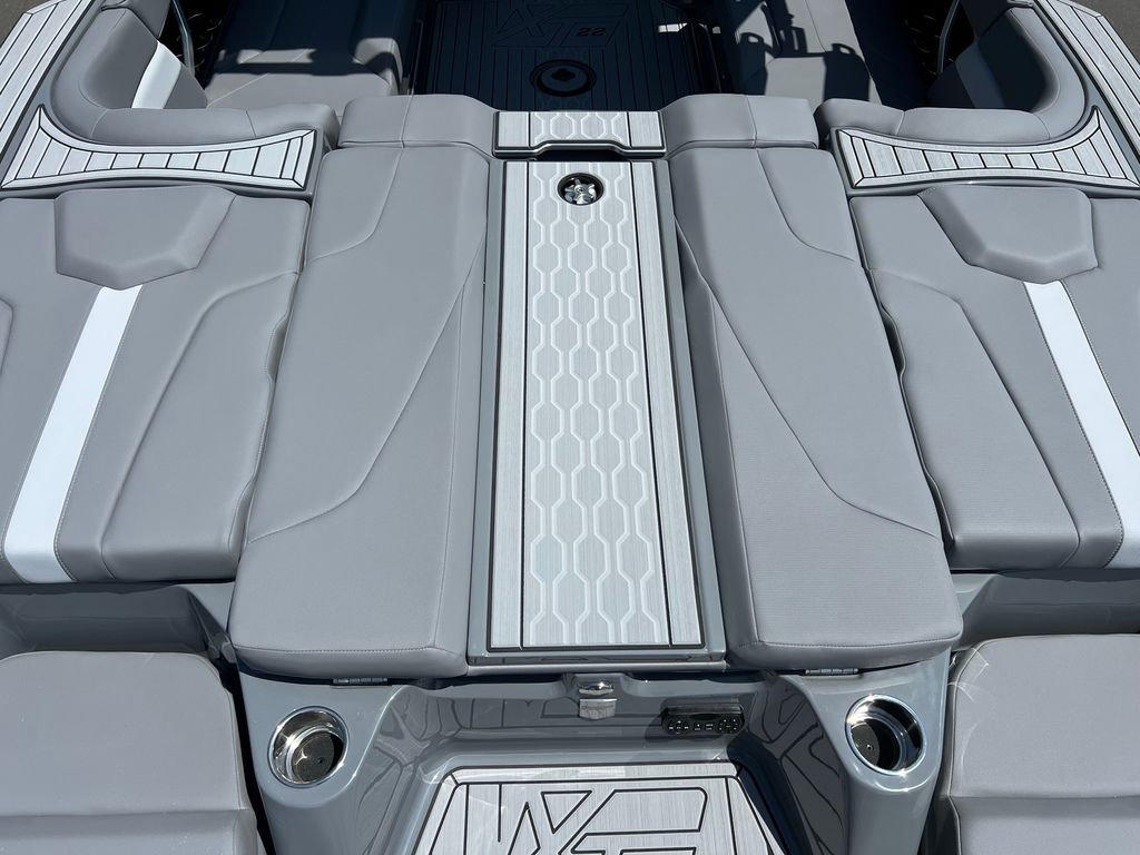 2023 MasterCraft XT22