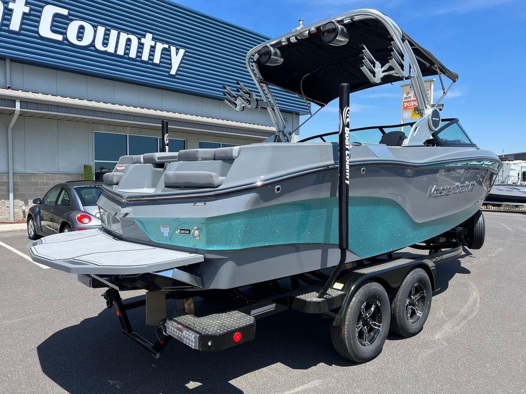 2023 MasterCraft XT22