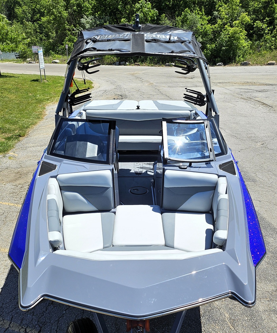 2021 Axis A20     Low Hours  Loaded with options