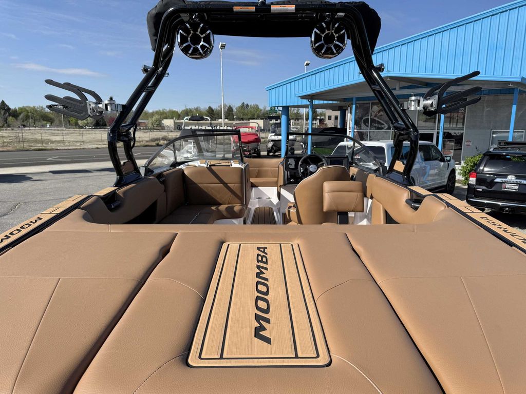 2024 MOOMBA Max
