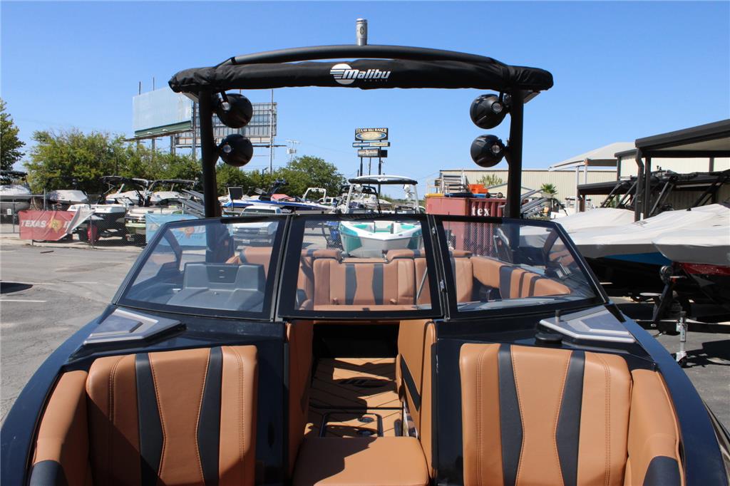 2023 Malibu 22 LSV