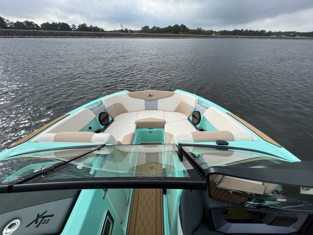 2023 MasterCraft XT22