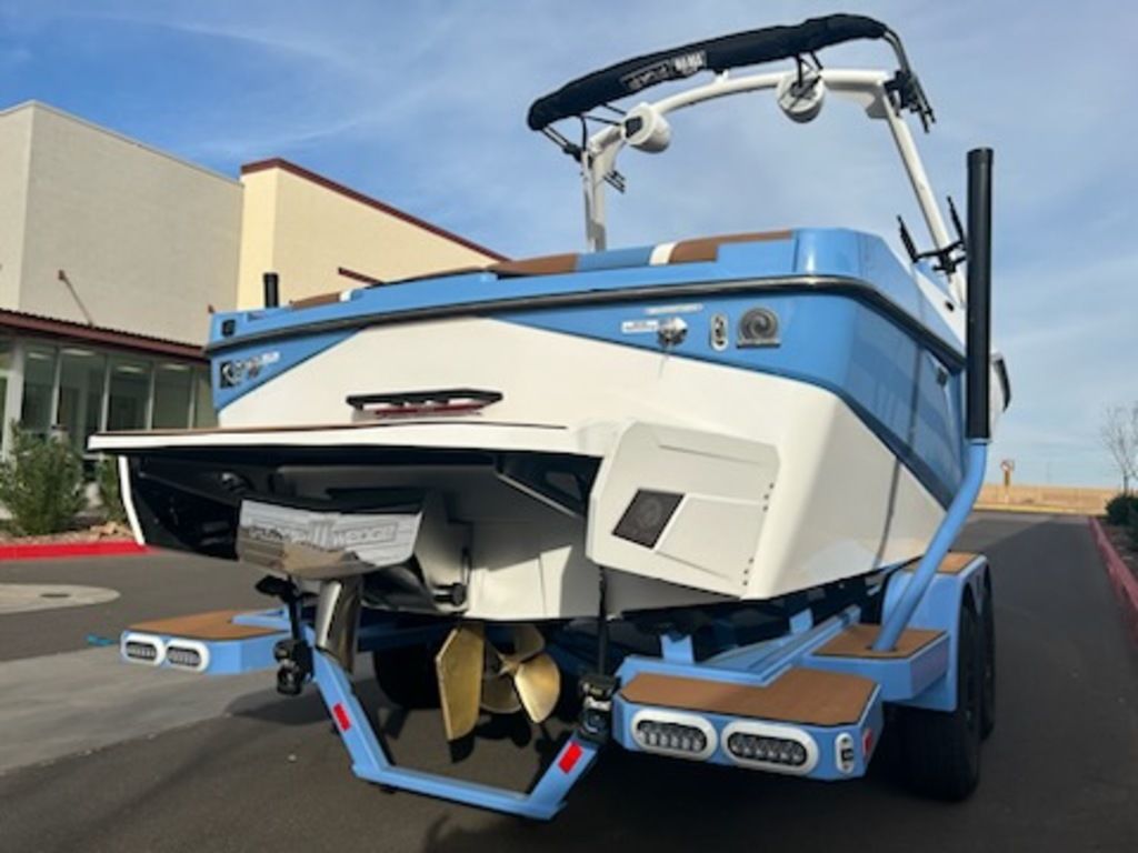2025 Axis Wake Research T220