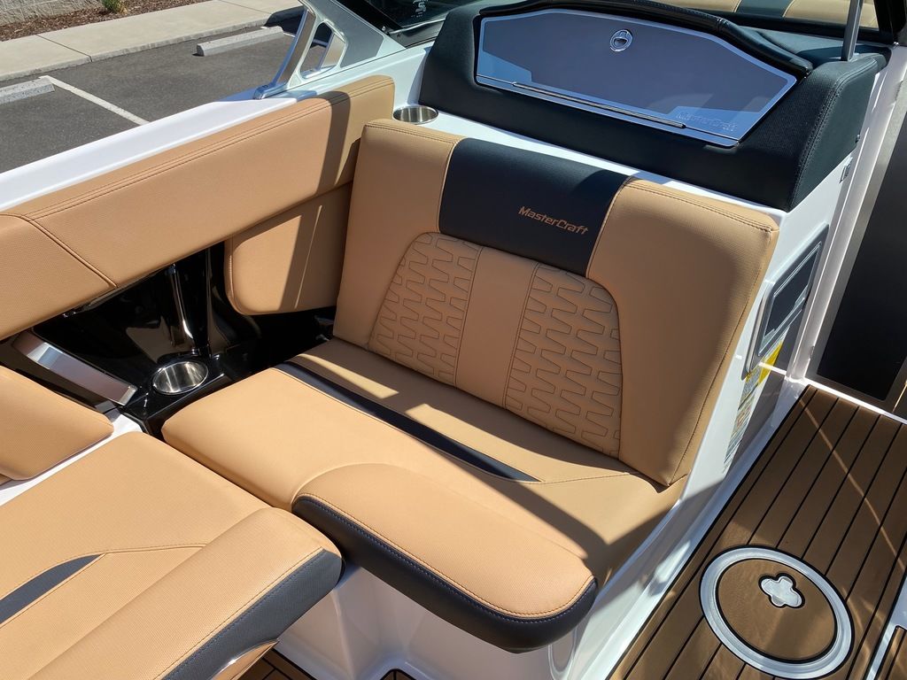 2021 MasterCraft X24