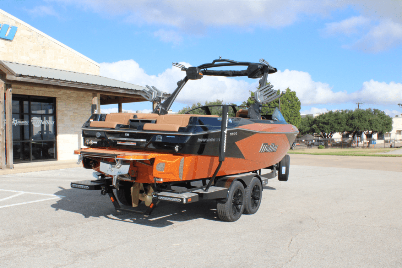 2025 Malibu 23 LSV