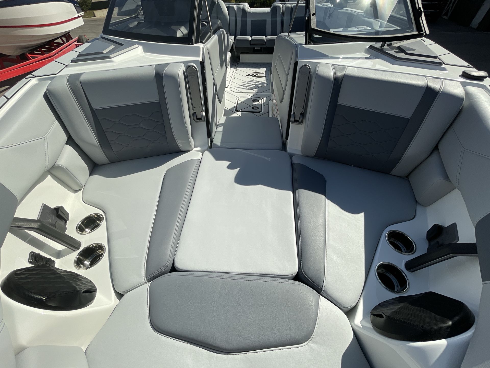 2024 Malibu 23 LSV