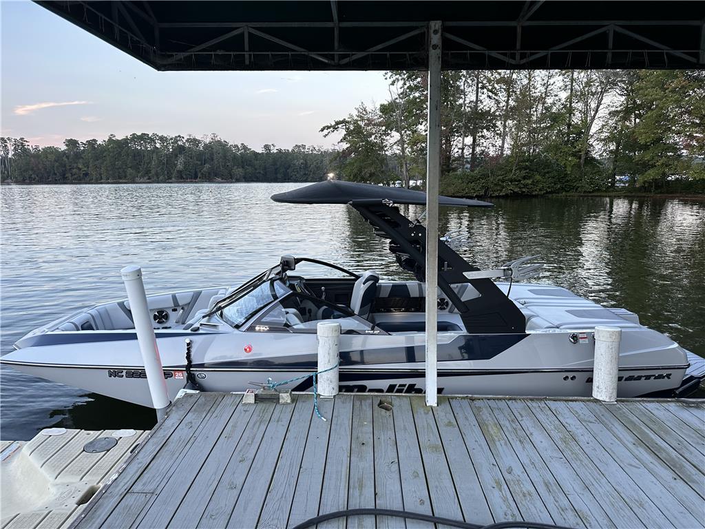 2019 Malibu 21’ MLX- REDUCED! $72,500