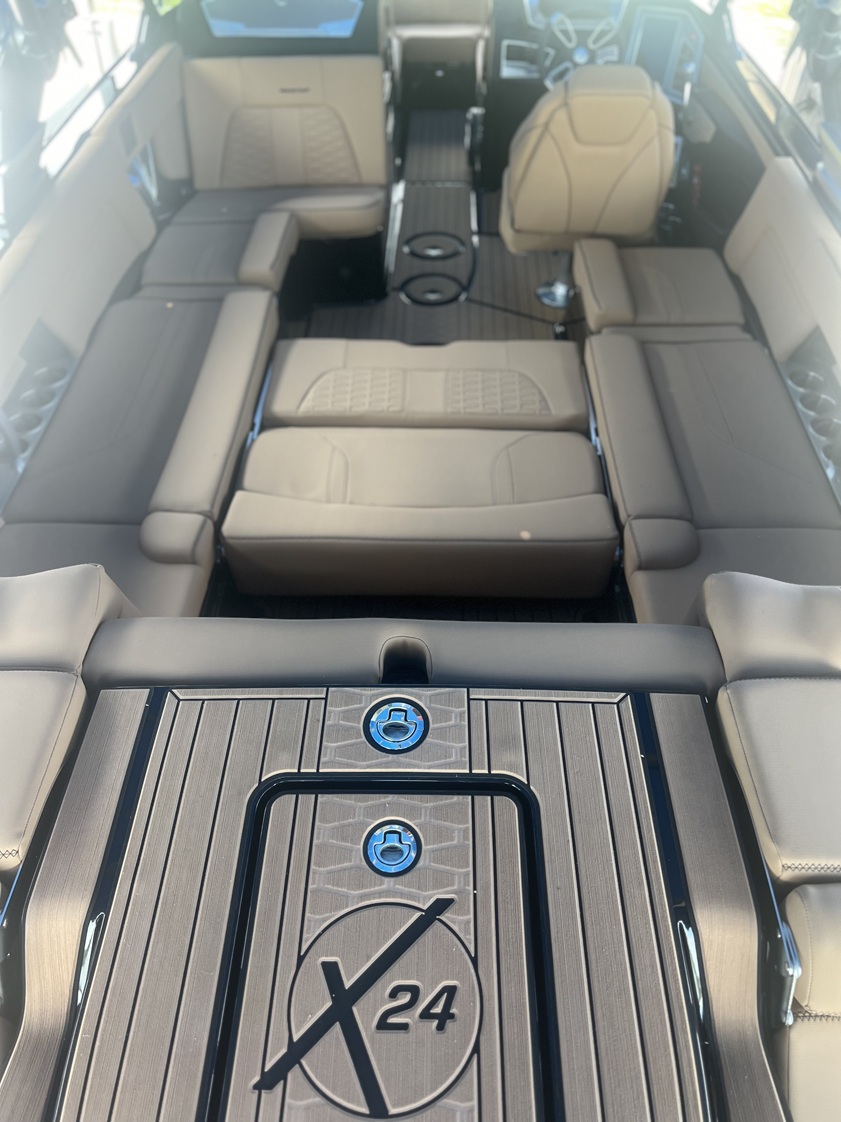 2021 Mastercraft X24