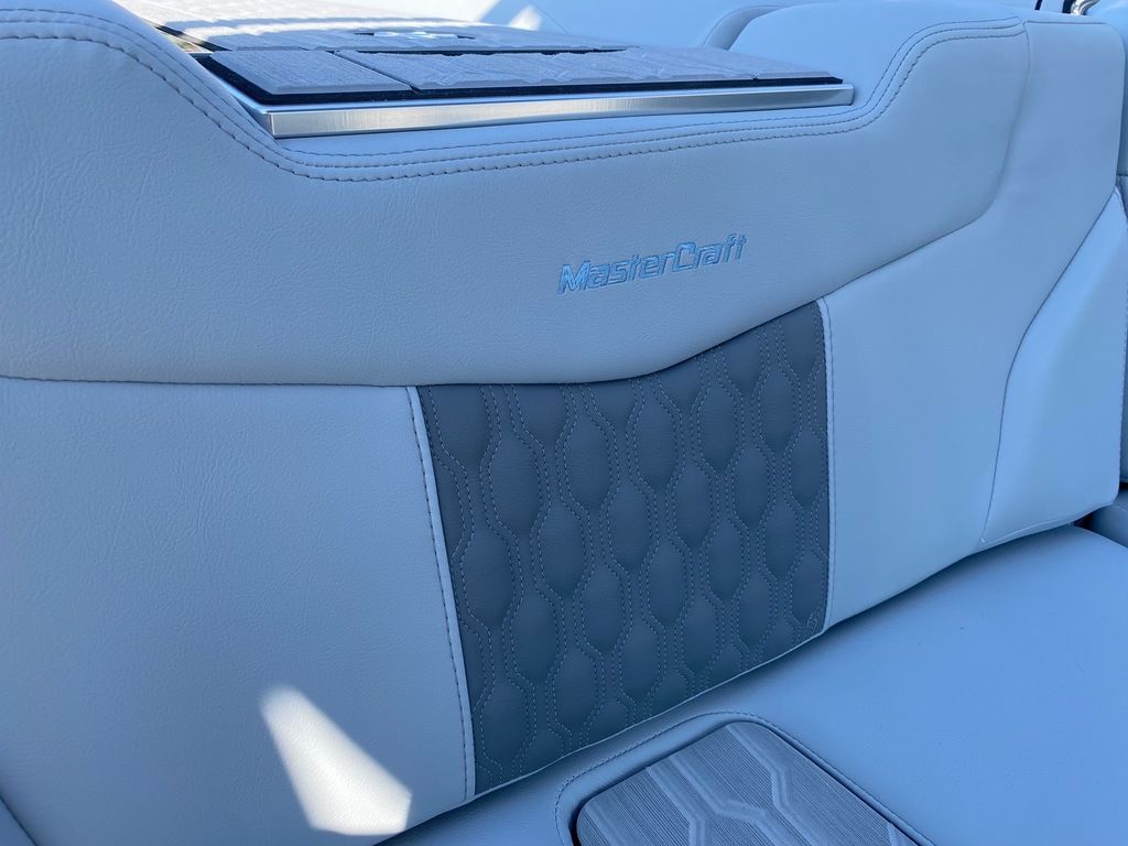 2023 MasterCraft XT23