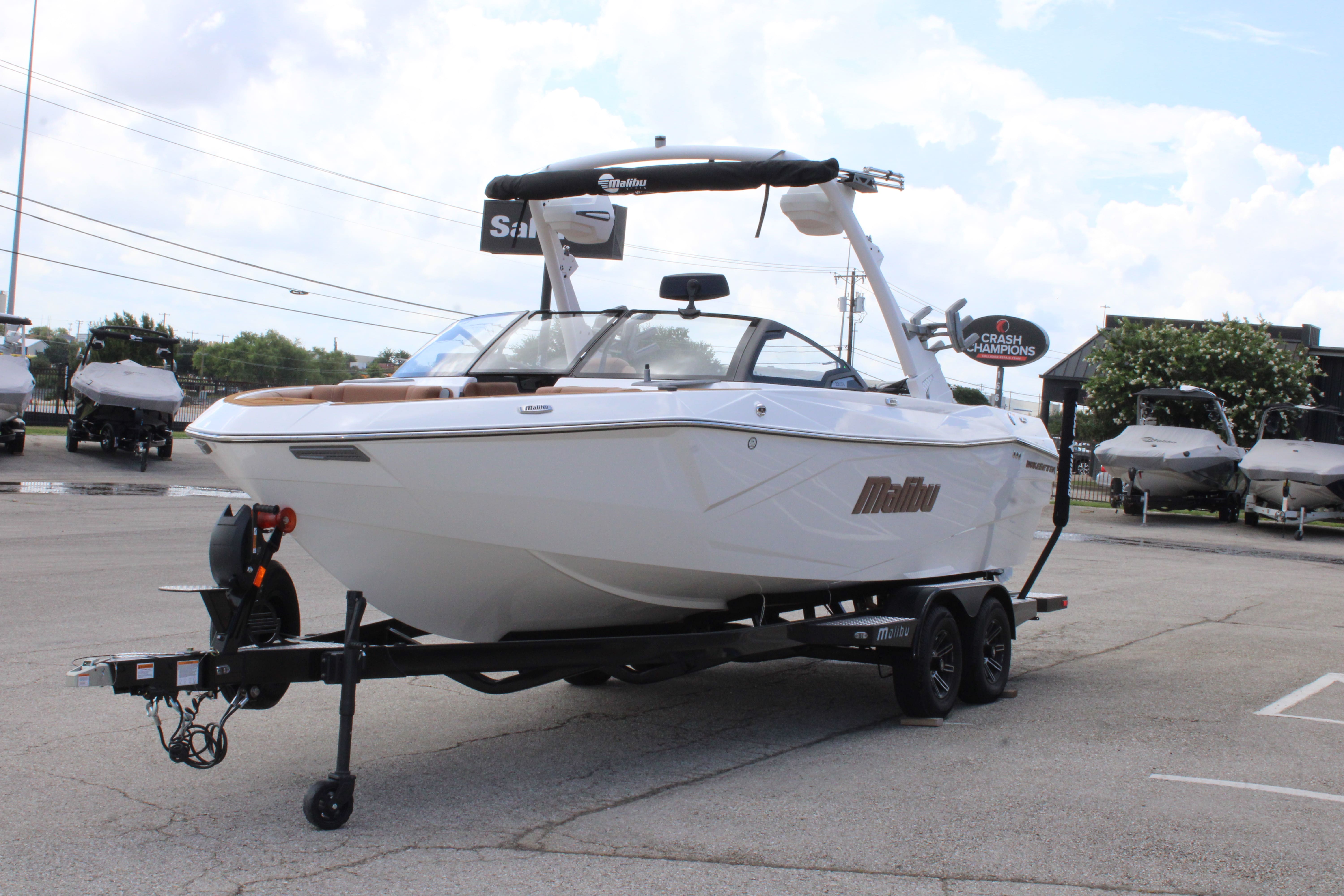 2025 Malibu 23 LSV