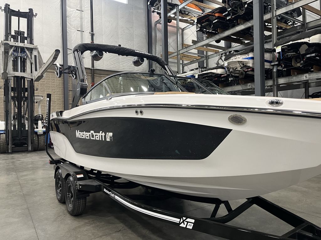 2025 MasterCraft XT22