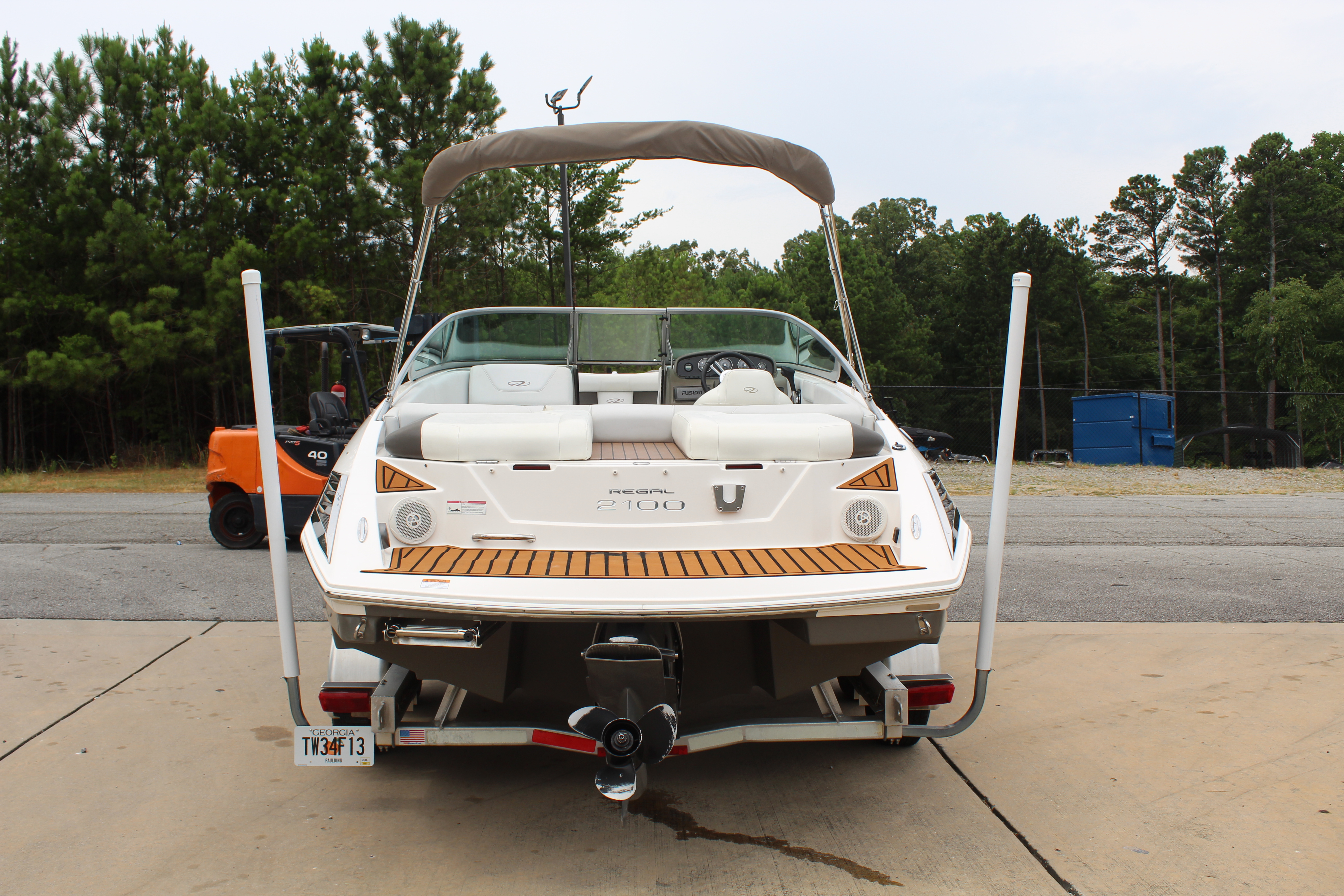 2011 Regal 2100