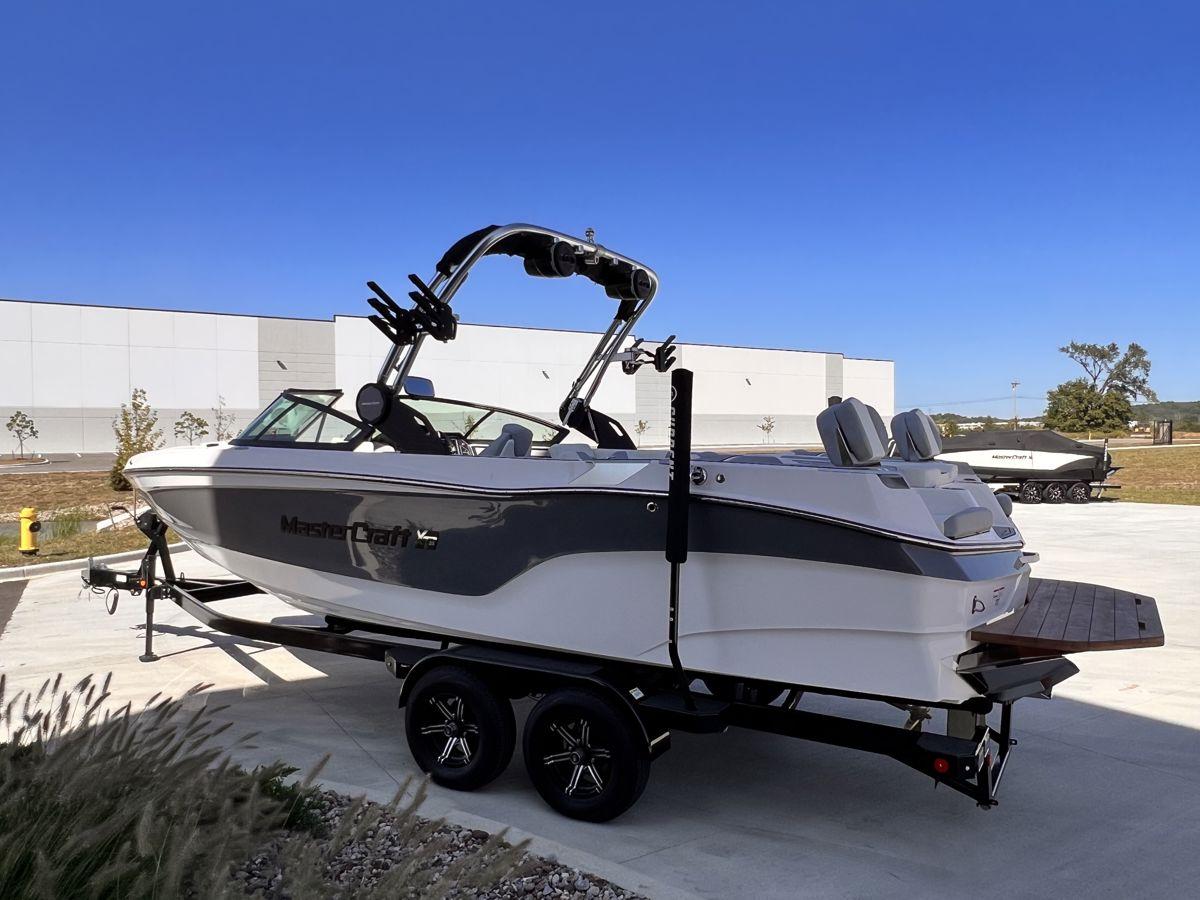 2024 MasterCraft XT25