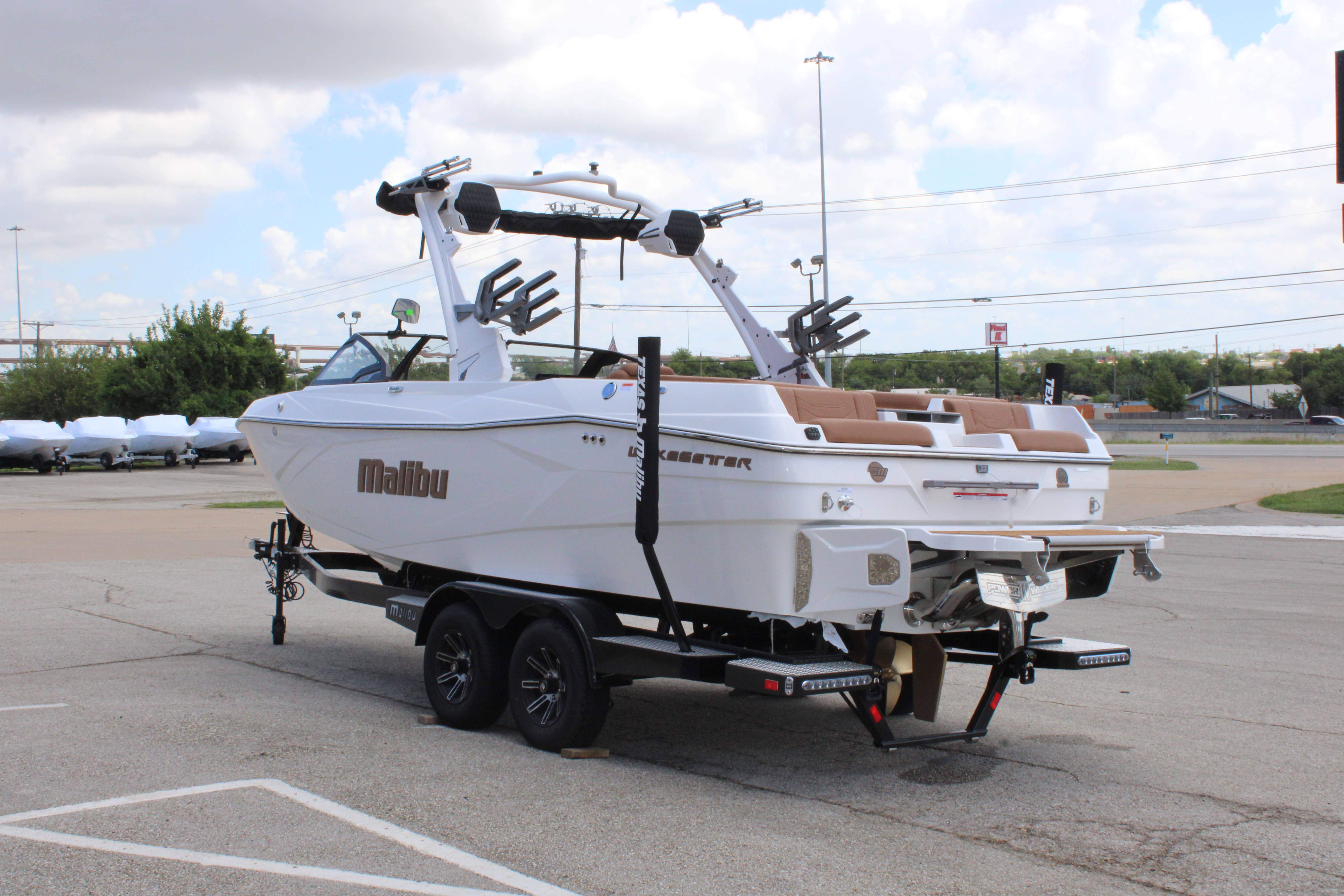 2025 Malibu 23 LSV