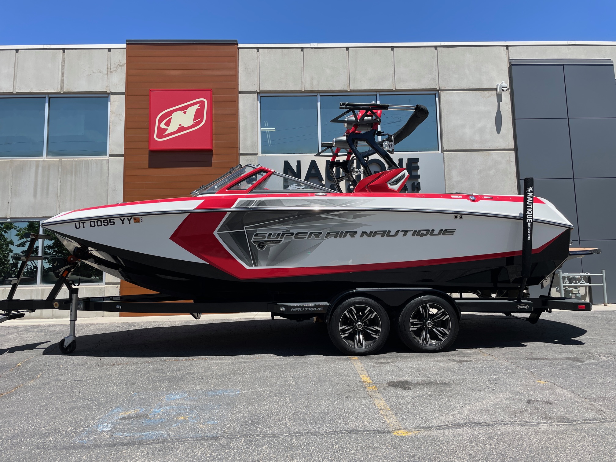 2017 NAUTIQUE G23 W/XR7 550HP!  125 HOURS!